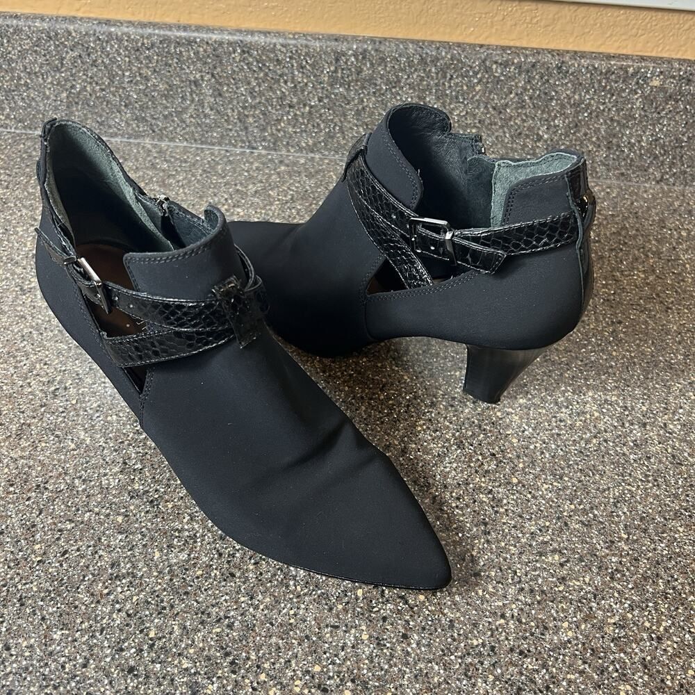 Donald J Pliner Womens Sz 9.5M Black Synthetic Heel Zip Harness Boot Pointed Toe